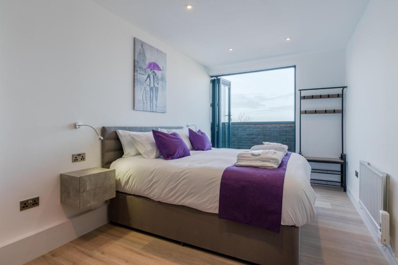 Central Penthouse With Hot Tub & Views 22 Cheltenham Eksteriør billede