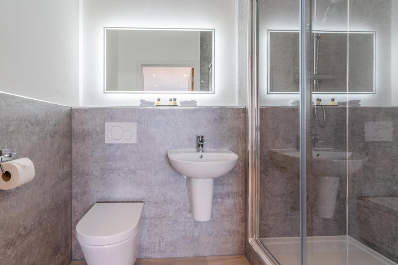 Central Penthouse With Hot Tub & Views 22 Cheltenham Eksteriør billede