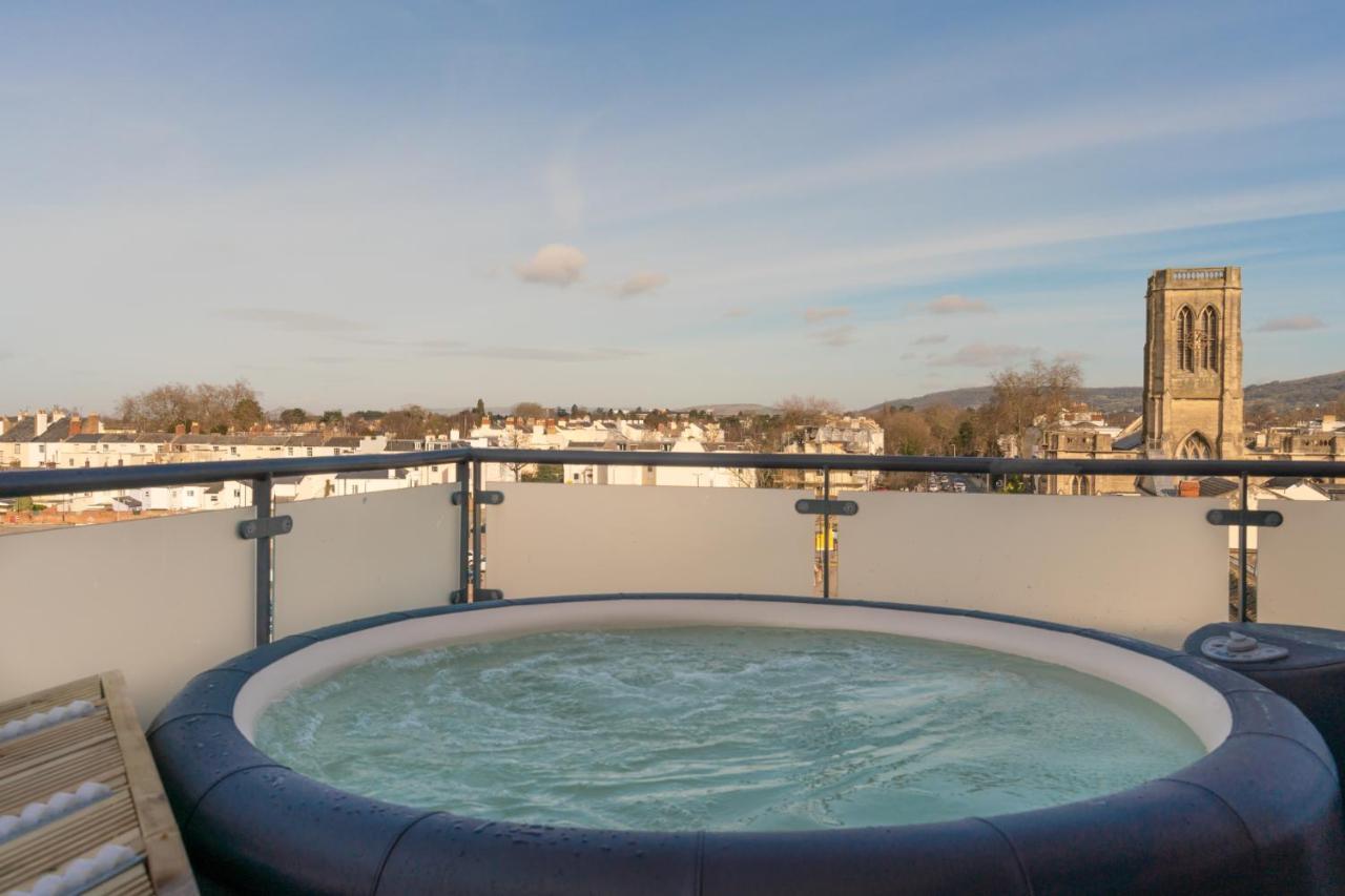 Central Penthouse With Hot Tub & Views 22 Cheltenham Eksteriør billede