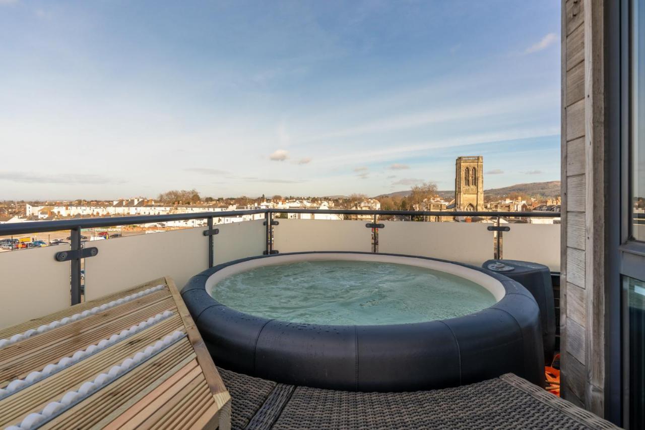 Central Penthouse With Hot Tub & Views 22 Cheltenham Eksteriør billede