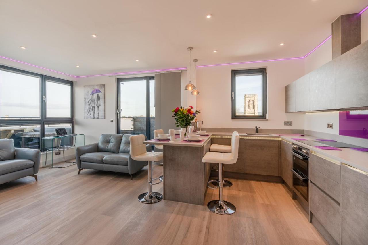 Central Penthouse With Hot Tub & Views 22 Cheltenham Eksteriør billede